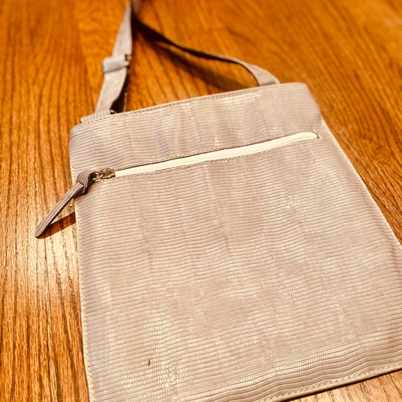 Cristian Genuine Leather Lizard-Embossed Crossbody Bag – Made in Italy - Picture 4 of 9